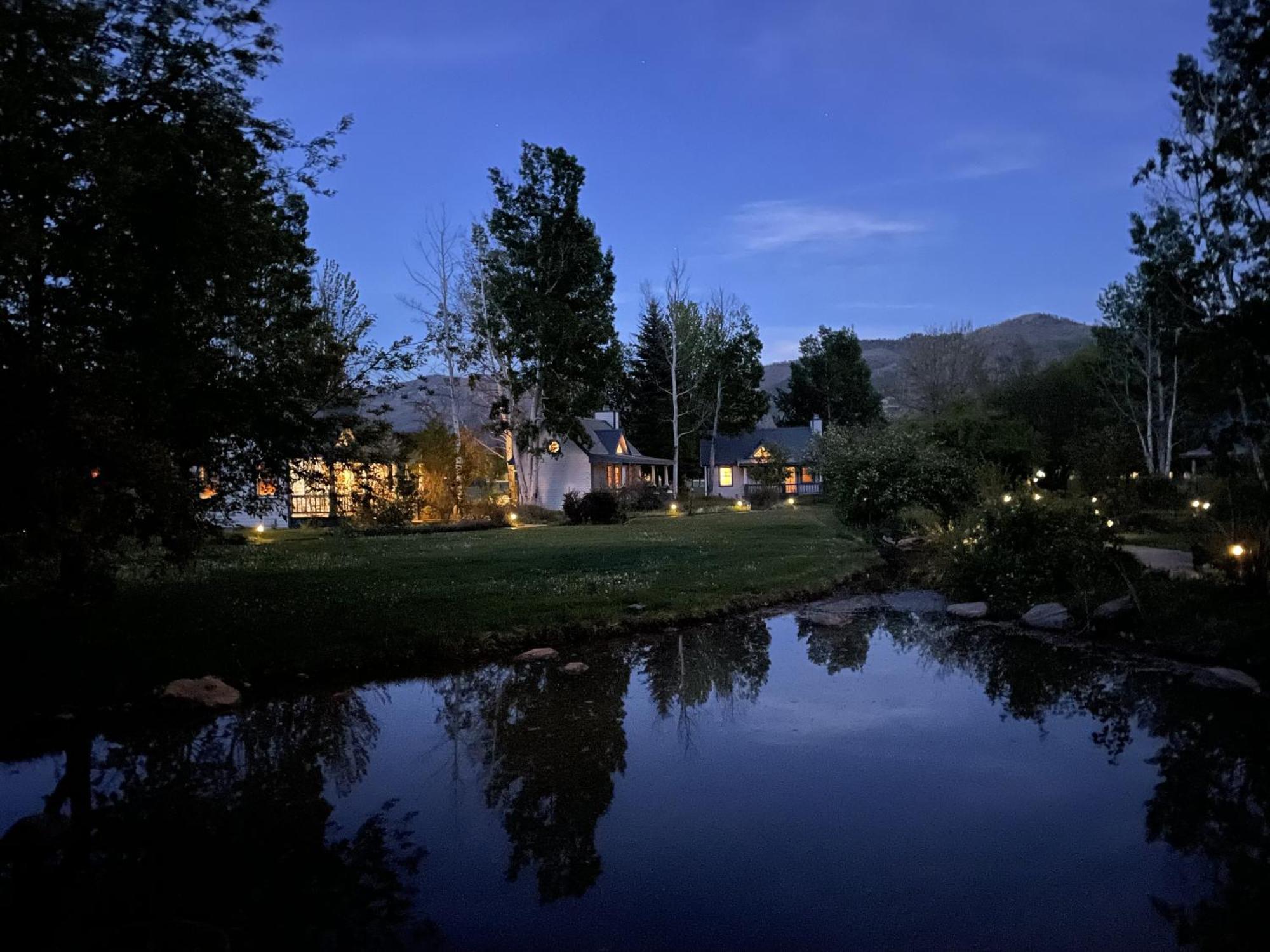 Apple Orchard Inn Hermosa Экстерьер фото